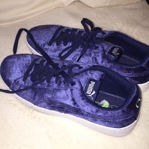Purple/dark blue puma sneakers!